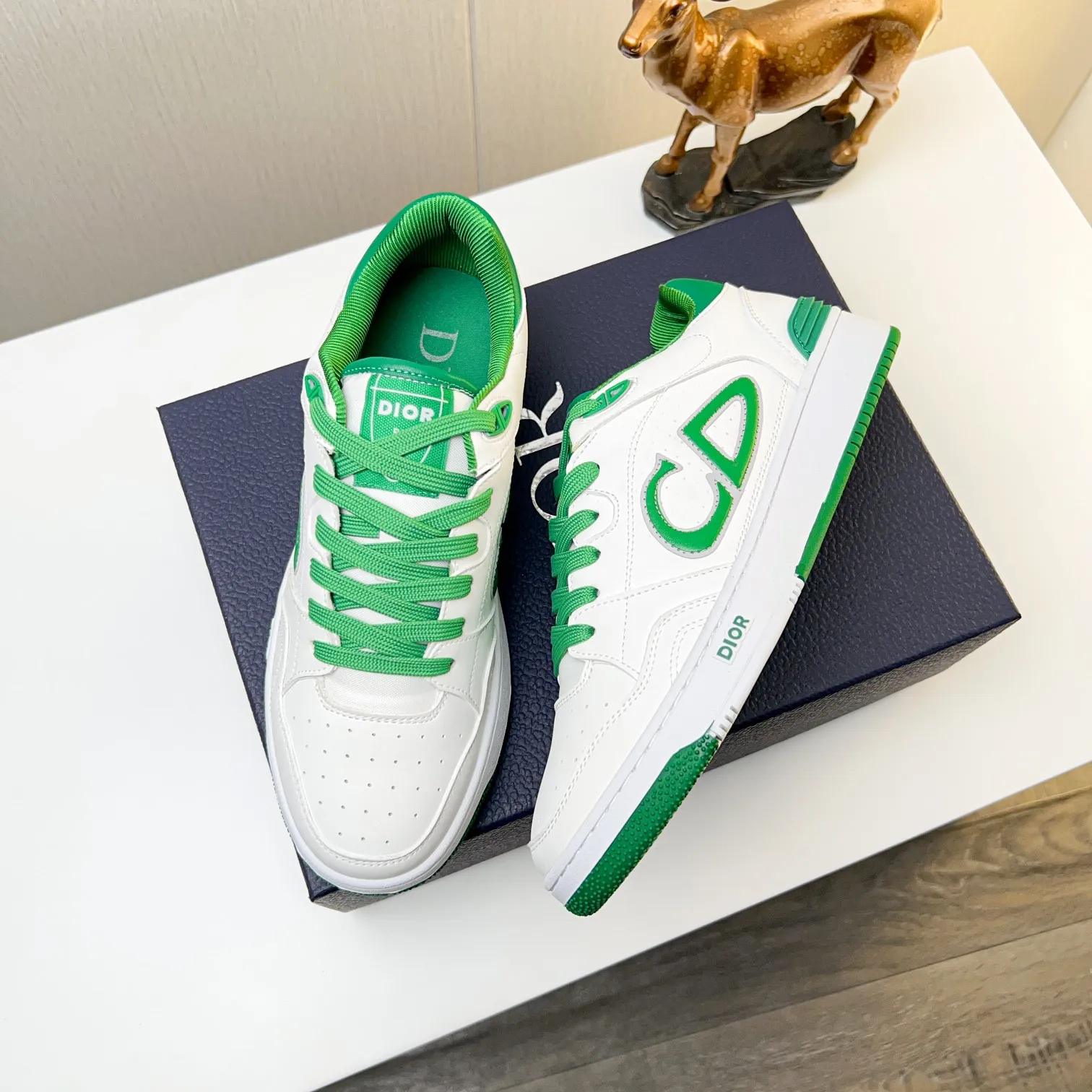 Men's Men's Shoes 💰420 [New Style] 🦩🦩Dior - Low-top sneakers 2025 spring men's collection new arrivals [Celebrate][Celebrate][Celebrate], reinterpret the basketball shoe design and become a classic Dior item [strong][strong][strong], carefully crafted in black and cream white smooth cowhide, paired with beige suede, showing leather on the side The CD logo, tongue, sole and back side are decorated with various distinctive details to enhance the style[666][666], while eyelet details, topstitching and rubber panels highlight the dynamic charm of its athletic style[strong][strong][strong]. It has a two-color rubber sole, which can be matched with various clothing to create a refined look. Size: 38 to 44 (45 can be customized